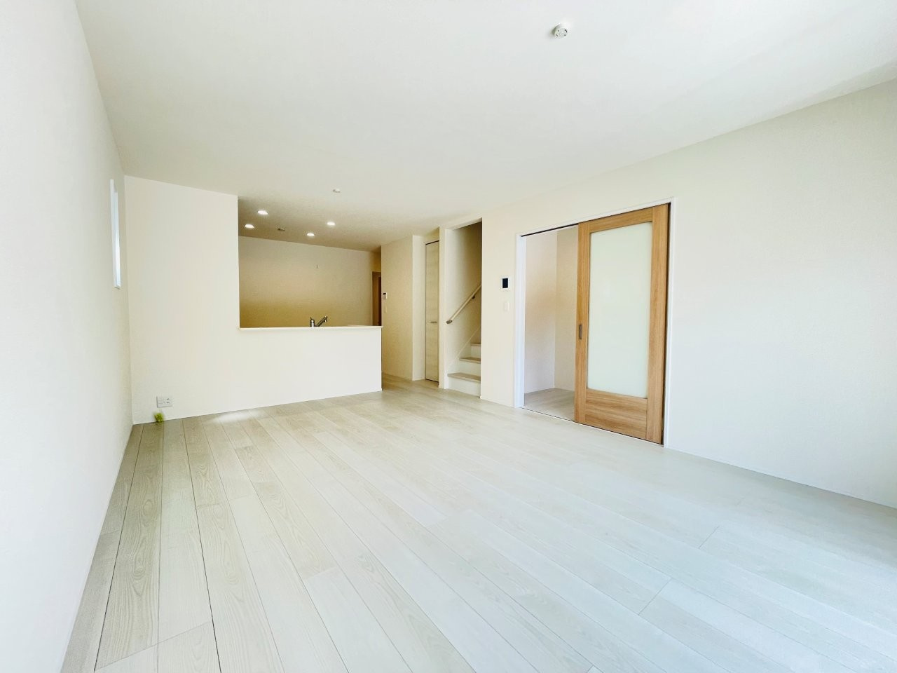 岡崎第257滝町　新築分譲住宅　全2棟　1号棟の居間・リビング|家族でくつろげる広々としたリビングダイニング。