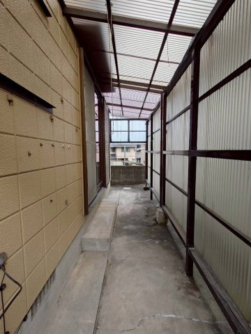 下石田三丁目中古戸建のその他|【令和7年11月6日撮影】
外に物を置いても濡れにくい場所もあります♪