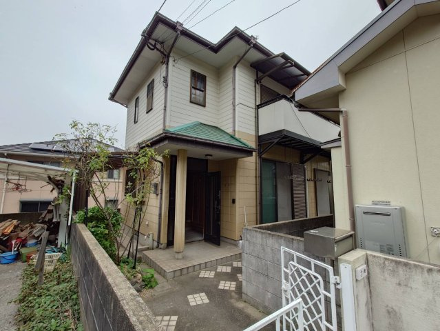 下石田三丁目中古戸建の外観|【令和7年11月6日撮影】
地場工務店施工の飽きのこない外観♪