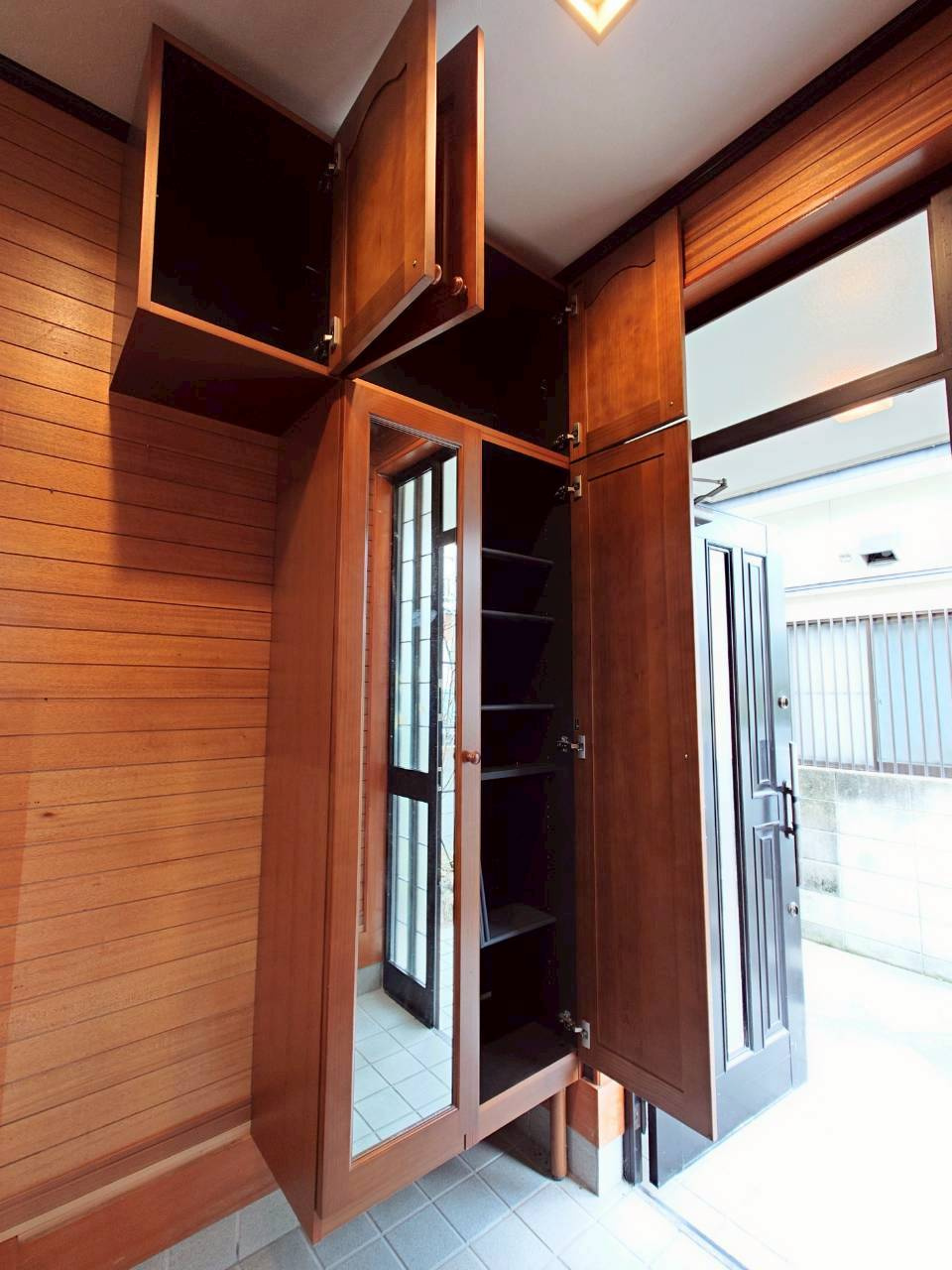 下石田三丁目中古戸建の収納|【令和7年11月6日撮影】
シューズバックスは鏡付きです♪