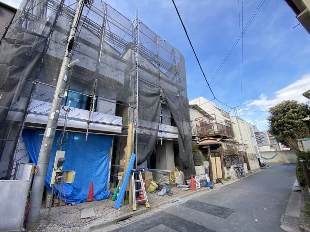 板橋区大和町 全2棟 2号棟の前面道路含む現地写真|南東側約4.0ｍ公道に面する全2棟
都営三田線「板橋本町」駅徒歩5分の好立地です！