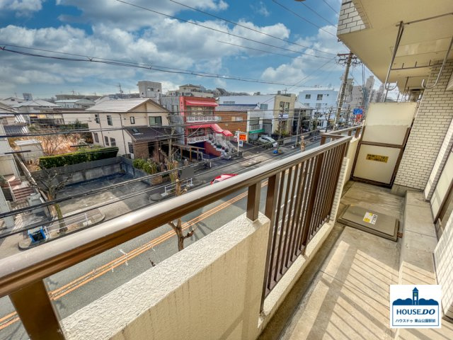 【南東角部屋で朝の光を浴びられる！】藤和シティコープ平和が丘の展望|建物前面には高い建造物もなく閑静な住宅地です