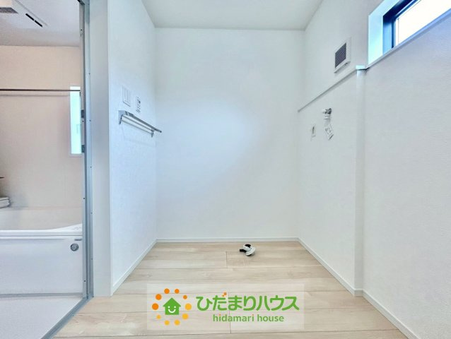 加須市水深第3　新築一戸建て　03　クレイドルガーデンの独立洗面台|広々した脱衣所！！