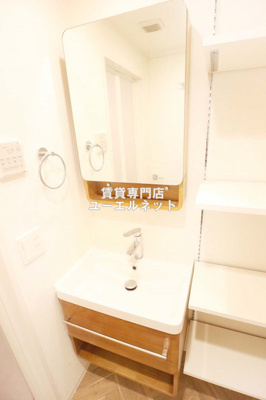【独立洗面台】 | プレサンス江坂ベルフィーヌ | 清潔感ある独立洗面台で毎日気持ちよく♪