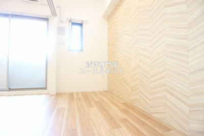 【寝室】 | プレサンス江坂ベルフィーヌ | 明るく開放感のある居室で、自分だけのくつろぎ空間を。