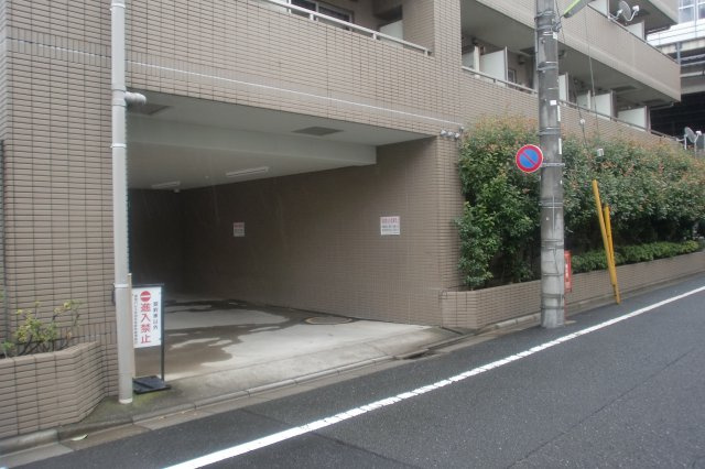 世田谷区桜新町１丁目の駐車場