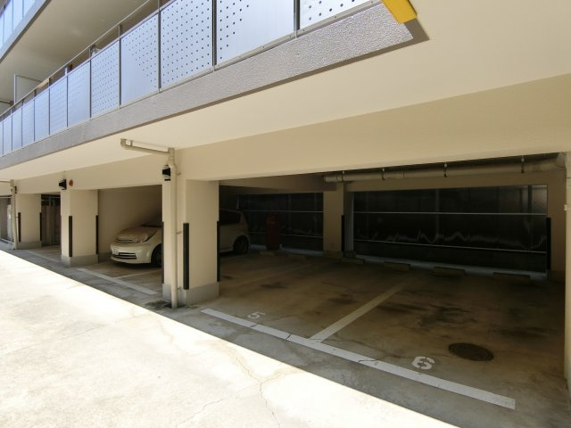 コンプリーションⅠの駐車場