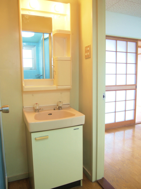 津福サンハイツ【10,000円キャッシュバック対象物件】の独立洗面台|朝の身支度には欠かせない独立洗面化粧台