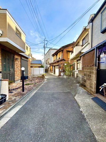 吹田市南高浜町　中古戸建の前面道路含む現地写真