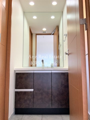 【洗面所】 | リーガルあみだ池新町 | 大きな鏡のシャンプードレッサー！