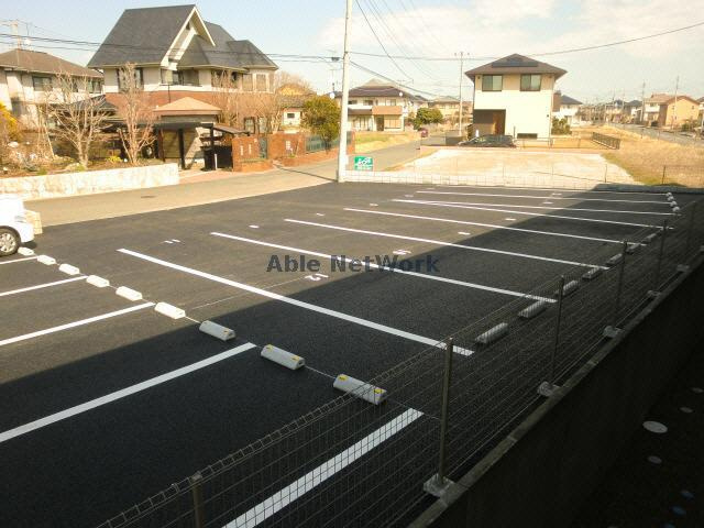 サンシャインヒルズ厨の駐車場|駐車場