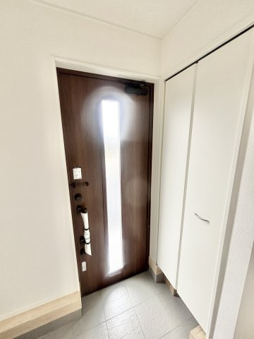 【仲介手数料無料／大治町】大治町八ツ屋第3　クレイドルガーデン　新築戸建　2号棟の玄関