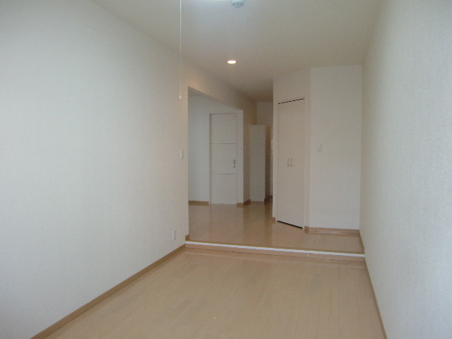 ヴィアノ灘泉通の洋室