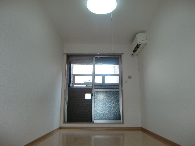 ヴィアノ灘泉通の洋室