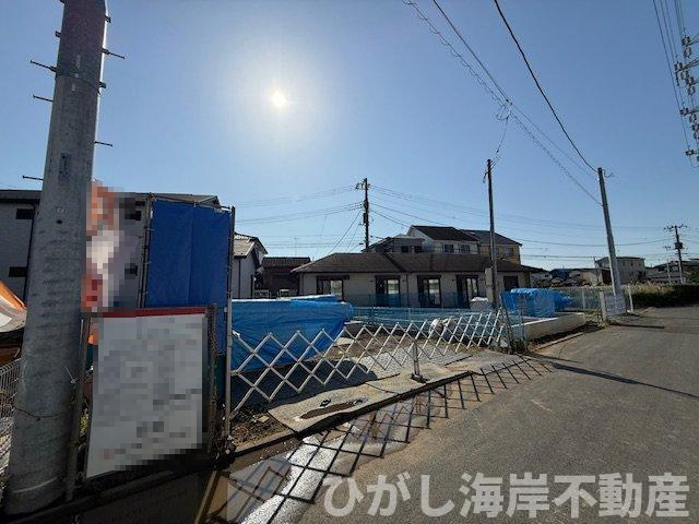 茅ヶ崎市香川1丁目　新築戸建　全５棟の前面道路含む現地写真|11月7日撮影　建築中　現地外観