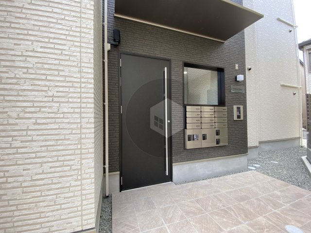 F asesia Boehmのエントランス