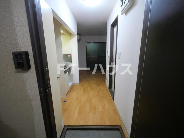 ランドフォレスト大久保の玄関