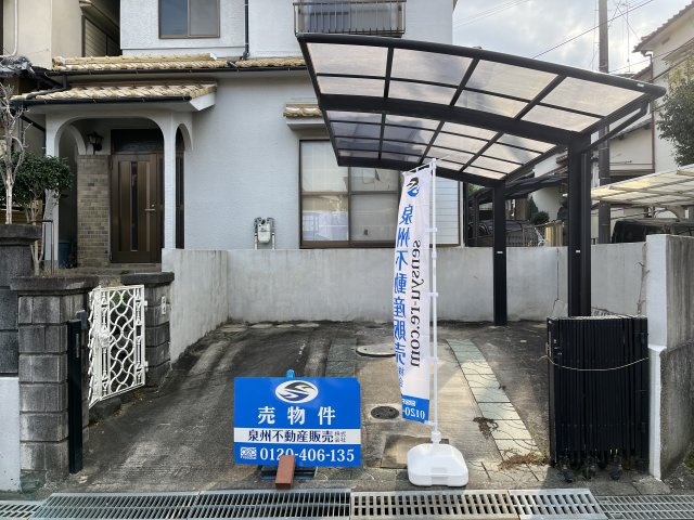熊取町朝代東1丁目　中古戸建の駐車場|車をお持ちの方に嬉しい駐車場付き（カーポートあり）のお家です。