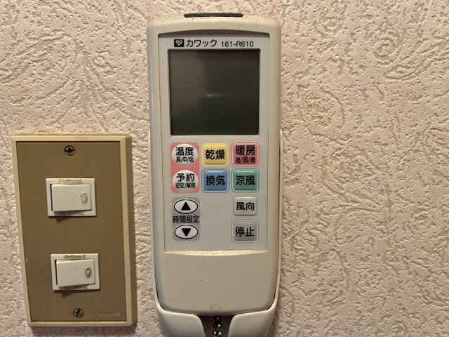 熊取町朝代東1丁目　中古戸建の設備|梅雨の時期にも大活躍の浴室暖房乾燥機つき。
家族の数だけ増える洗濯物もしっかり乾かせますね。