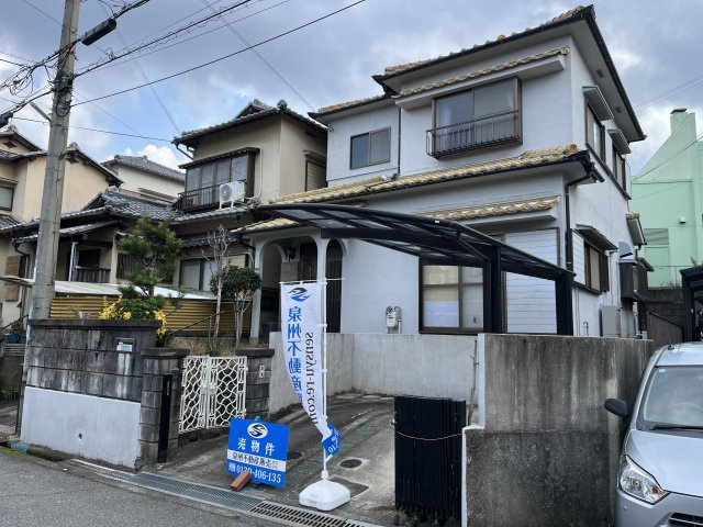 熊取町朝代東1丁目　中古戸建の外観|角家のため通風・採光良好です。
駐車１台可（カーポートあり）