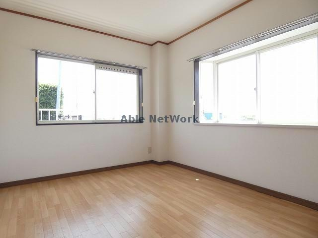 イマージュⅠの洋室|6帖洋室です、角部屋ならではの2面採光！