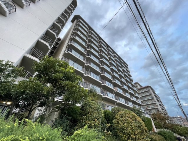 ローズハイツ香里園 三号棟の外観