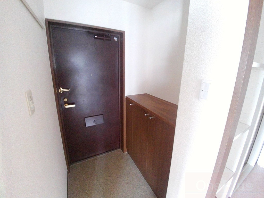 ビエント六甲３の玄関