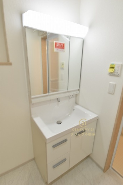 いろどりアイタウン　日立市西成沢町2丁目　23-P1　10の独立洗面台|洗面台は洗練されたシンプルなデザインでお手入れも楽です。