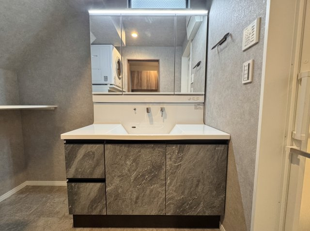 板橋区上板橋3丁目 限定1棟の前面道路含む現地写真|前面道路は広々5.4ｍ公道
開放的な立地です
保育施設・お買い物施設・病院・公園などすべて徒歩10分圏内に揃っております♪