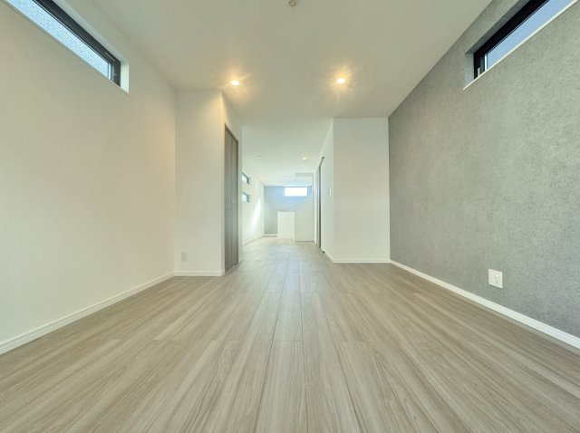 板橋区上板橋3丁目 限定1棟の完成予想図|足元から暖かい床暖房2面完備しております
ご家族皆様でゆったりとお寛ぎいただけます
(イラストは図面を基に起こしたもので実際のものとは多少異なる場合がございます)