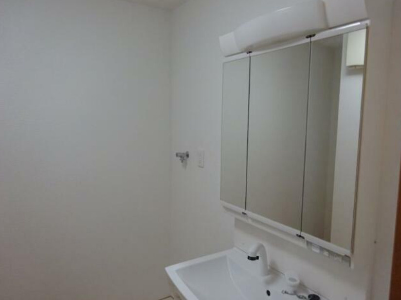 メゾン・北町の洗面所