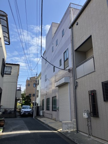 斎藤倉庫の外観|3F建ての1F部分の募集となります。