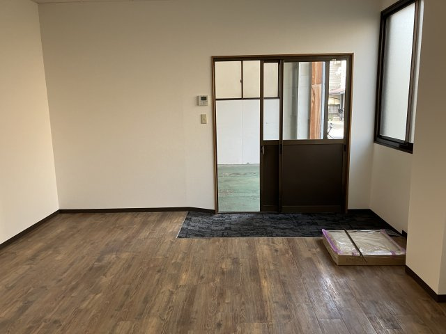 斎藤倉庫の内装|事務所入り口