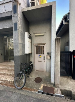 フレスデザイン第１５ビルの外観