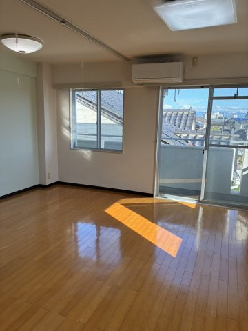 ヴィラ逢谷内の居間・リビング