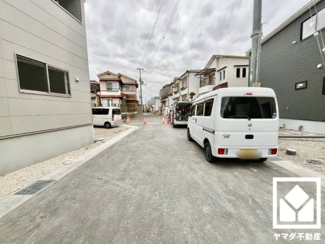 八幡市橋本尻江　第1　2号棟の前面道路含む現地写真