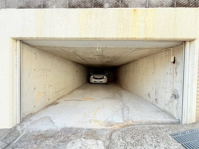 塩屋台2丁目戸建の駐車場