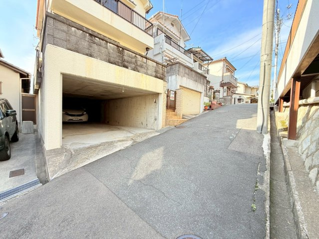 塩屋台2丁目戸建の駐車場