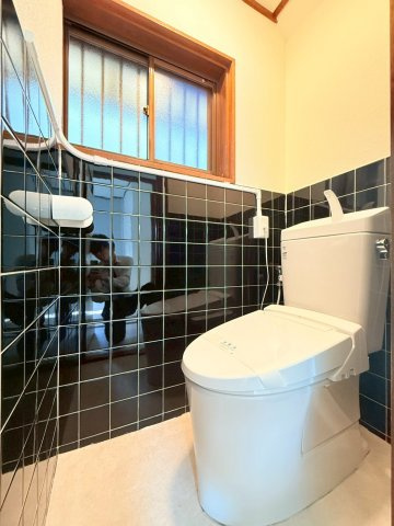 塩屋台2丁目戸建のトイレ