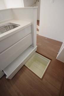 【キッチン】 | 【仲介手数料無料！！】府中市北山町2丁目　新築戸建て（全2棟）B号棟　4790万円 | 床下収納