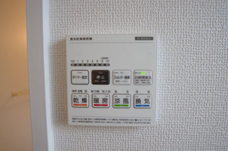 【冷暖房・空調設備】 | 【仲介手数料無料！！】府中市北山町2丁目　新築戸建て（全2棟）B号棟　4790万円 | 浴室暖房・乾燥・換気・涼風