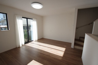 【居間・リビング】 | 【仲介手数料無料！！】府中市北山町2丁目　新築戸建て（全2棟）B号棟　4790万円