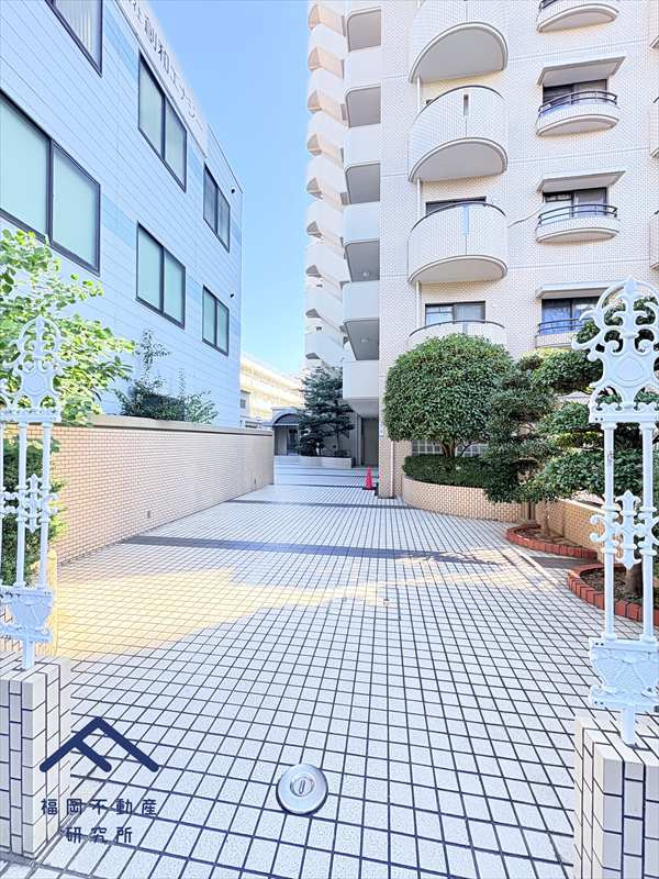 アンピール竹下1号館のエントランス