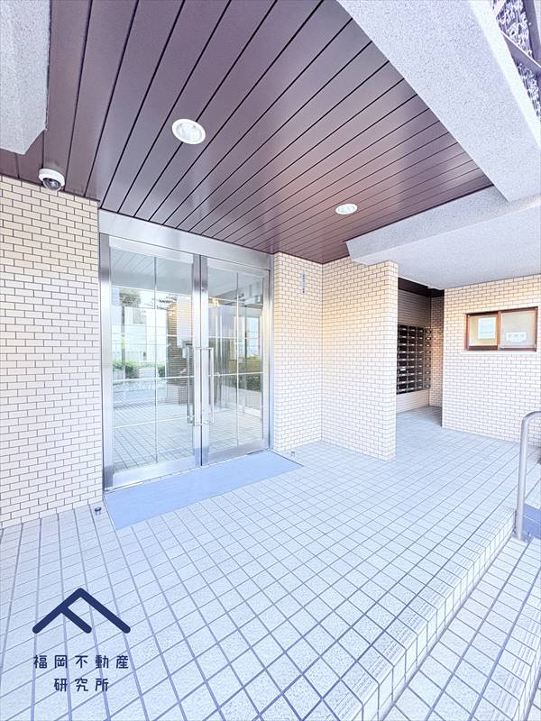 アンピール竹下1号館のエントランス