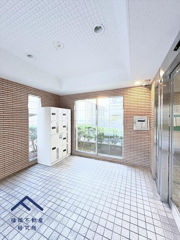 アンピール竹下1号館のエントランス