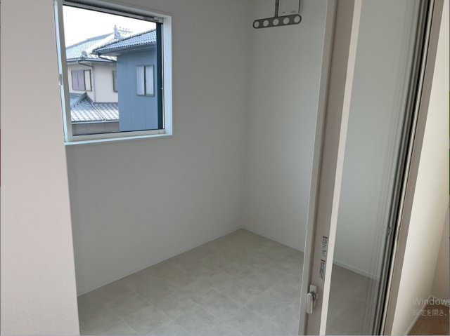 ルルーディア東区西大寺中野③号棟のその他|サンルーム