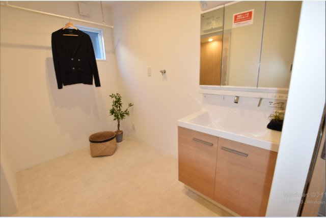 ルルーディア東区西大寺中野③号棟の独立洗面台