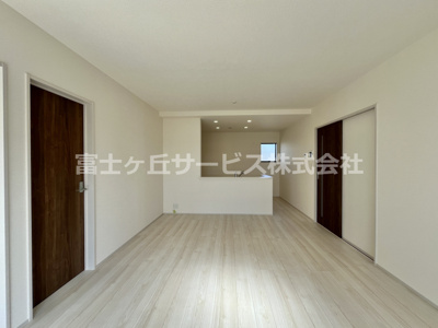 【居間・リビング】 | 袋井市中新田 3期 新築一戸建て | LDK18帖