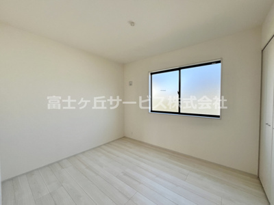 【子供部屋】 | 袋井市中新田 3期 新築一戸建て | 北側の洋室5.25帖