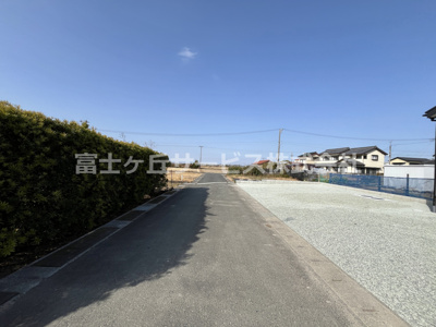 【前面道路含む現地写真】 | 袋井市中新田 3期 新築一戸建て | 前面道路含む現地写真です
